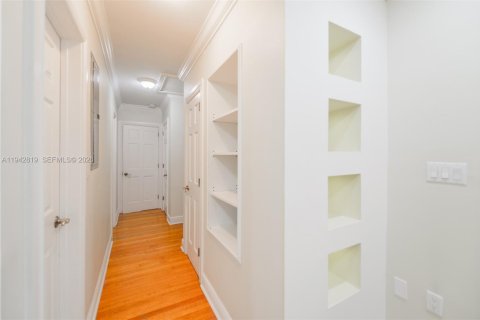 Villa ou maison à louer à Coral Gables, Floride: 4 chambres, 211.17 m2 № 2000156 - photo 29