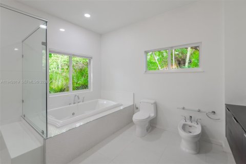 Villa ou maison à louer à Coral Gables, Floride: 4 chambres, 211.17 m2 № 2000156 - photo 20