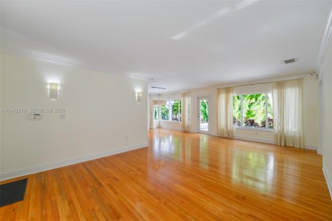 Villa ou maison à louer à Coral Gables, Floride: 4 chambres, 211.17 m2 № 2000156 - photo 2