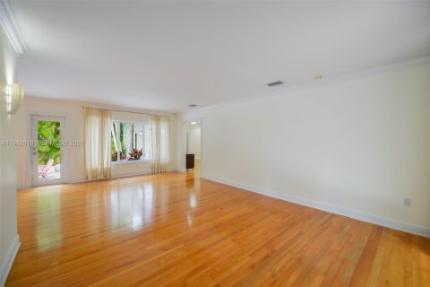 Villa ou maison à louer à Coral Gables, Floride: 4 chambres, 211.17 m2 № 2000156 - photo 3