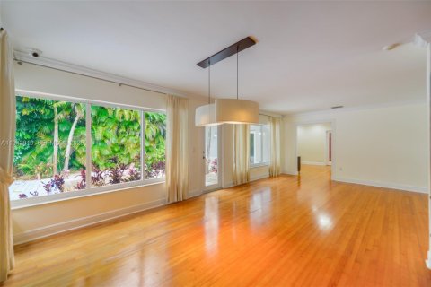 Villa ou maison à louer à Coral Gables, Floride: 4 chambres, 211.17 m2 № 2000156 - photo 5