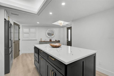 Condo in Sarasota, Florida, 2 bedrooms  № 1840109 - photo 6