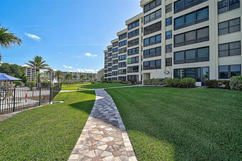 Condo in Sarasota, Florida, 2 bedrooms  № 1840109 - photo 27
