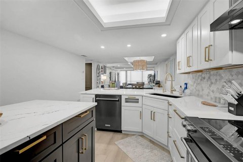 Condo in Sarasota, Florida, 2 bedrooms  № 1840109 - photo 8