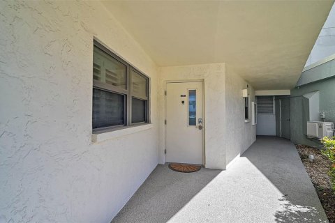 Condo in Sarasota, Florida, 2 bedrooms  № 1840109 - photo 3