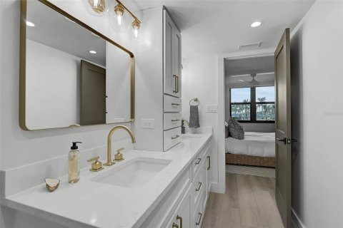 Condo in Sarasota, Florida, 2 bedrooms  № 1840109 - photo 24