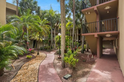 Condo in Miami, Florida, 1 bedroom  № 1921059 - photo 19
