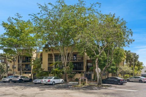 Condo in Miami, Florida, 1 bedroom  № 1921059 - photo 18