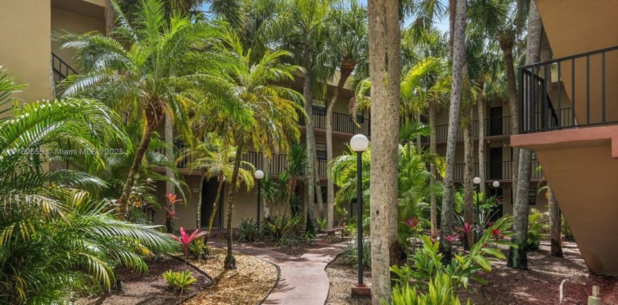 Condo in Miami, Florida, 1 bedroom № 1921059