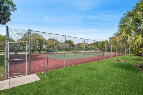 Condo in Miami, Florida, 1 bedroom  № 1921059 - photo 12