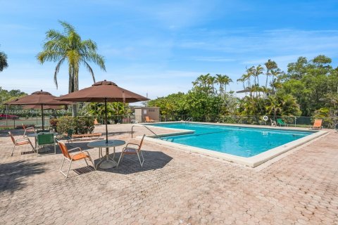 Condo in Miami, Florida, 1 bedroom  № 1921059 - photo 13