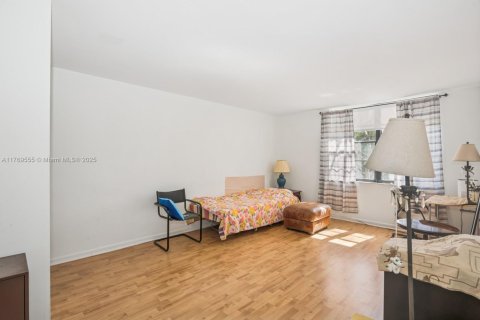 Condo in Miami, Florida, 1 bedroom  № 1921059 - photo 8