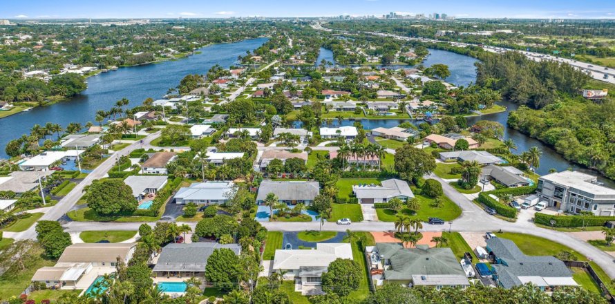 Villa ou maison à Lake Clarke Shores, Floride 3 chambres, 168.62 m2 № 1128033