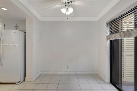 Townhouse in Hollywood, Florida 3 bedrooms, 218.32 sq.m. № 2059782 - photo 8