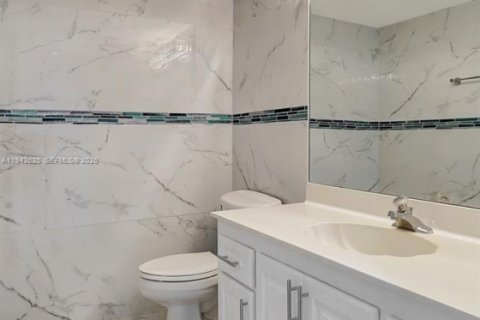 Townhouse in Hollywood, Florida 3 bedrooms, 218.32 sq.m. № 2059782 - photo 28