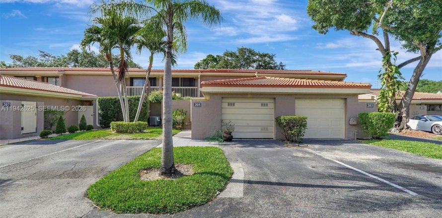 Townhouse in Hollywood, Florida 3 bedrooms, 218.32 sq.m. № 2059782