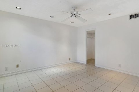 Townhouse in Hollywood, Florida 3 bedrooms, 218.32 sq.m. № 2059782 - photo 27