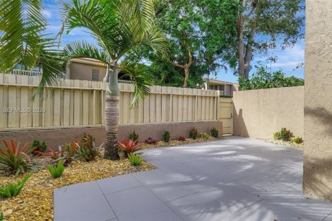 Townhouse in Hollywood, Florida 3 bedrooms, 218.32 sq.m. № 2059782 - photo 25