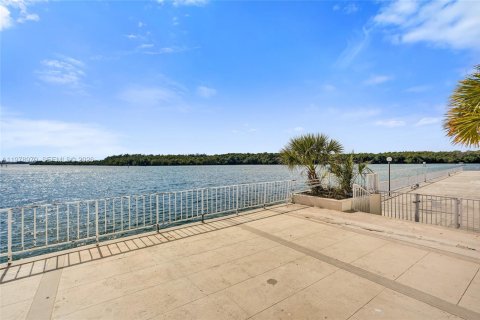 Купить кондоминиум в Санни-Айлс-Бич, Флорида 2 спальни, 125.42м2, № 2050792 - фото 30