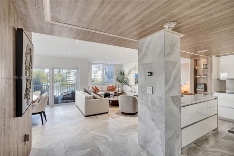 Купить кондоминиум в Санни-Айлс-Бич, Флорида 2 спальни, 125.42м2, № 2050792 - фото 4