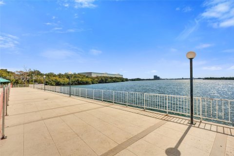 Купить кондоминиум в Санни-Айлс-Бич, Флорида 2 спальни, 125.42м2, № 2050792 - фото 29