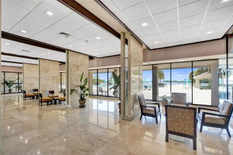 Купить кондоминиум в Санни-Айлс-Бич, Флорида 2 спальни, 125.42м2, № 2050792 - фото 27