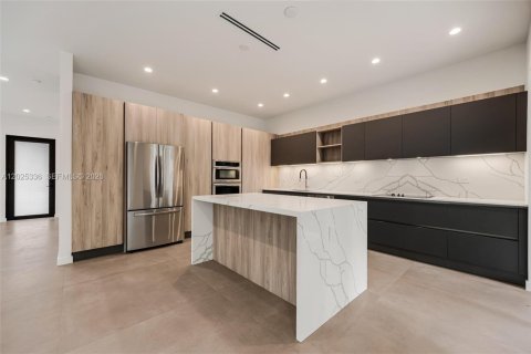 Снять в аренду виллу или дом в Майами, Флорида 4 спальни, 293.11м2, № 2267572 - фото 10