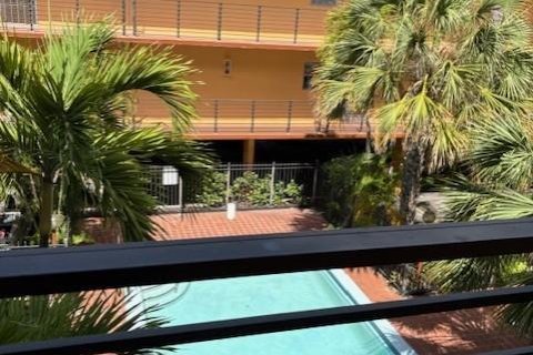 Condo in North Miami, Florida, 1 bedroom № 2083087 - photo 6