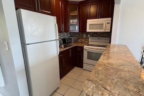 Condo in North Miami, Florida, 1 bedroom  № 2083087