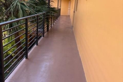 Condo in North Miami, Florida, 1 bedroom № 2083087 - photo 4
