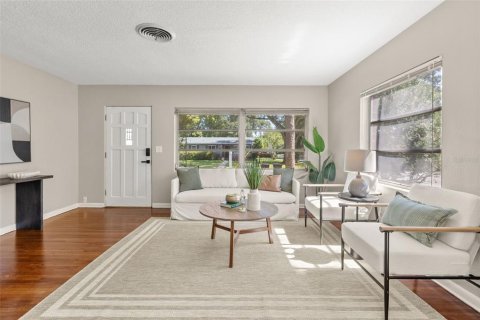 House in Orlando, Florida 3 bedrooms, 136.75 sq.m. № 2196638 - photo 8