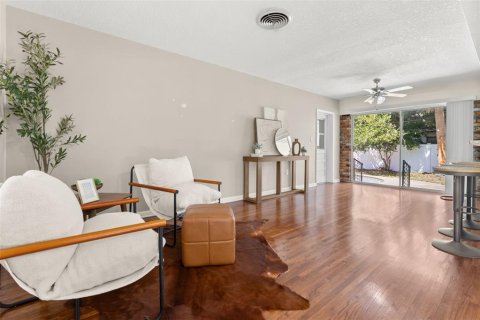 House in Orlando, Florida 3 bedrooms, 136.75 sq.m. № 2196638 - photo 7