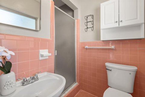 House in Orlando, Florida 3 bedrooms, 136.75 sq.m. № 2196638 - photo 25
