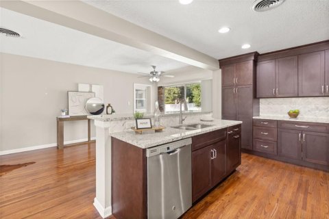 House in Orlando, Florida 3 bedrooms, 136.75 sq.m. № 2196638 - photo 13