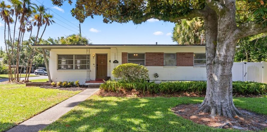 House in Orlando, Florida 3 bedrooms, 136.75 sq.m. № 2196638