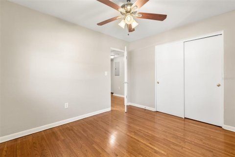 House in Orlando, Florida 3 bedrooms, 136.75 sq.m. № 2196638 - photo 21