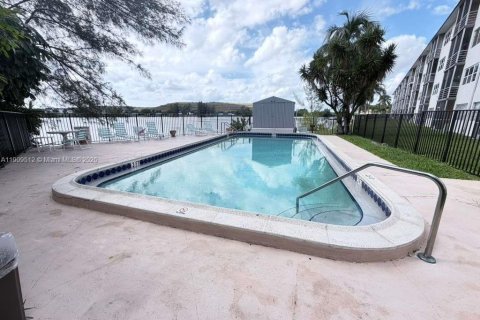Copropriété à vendre à Deerfield Beach, Floride: 2 chambres, 97.55 m2 № 1965187 - photo 22