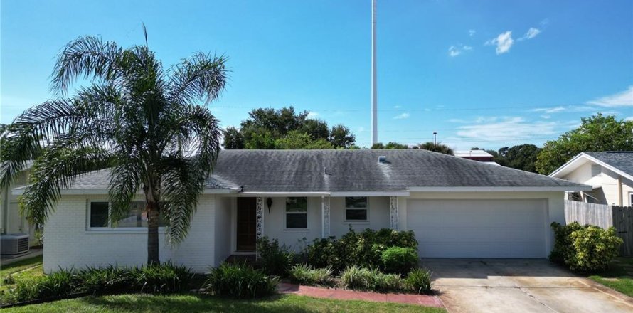 Villa ou maison à Seminole, Floride 3 chambres, 121.14 m2 № 2422691