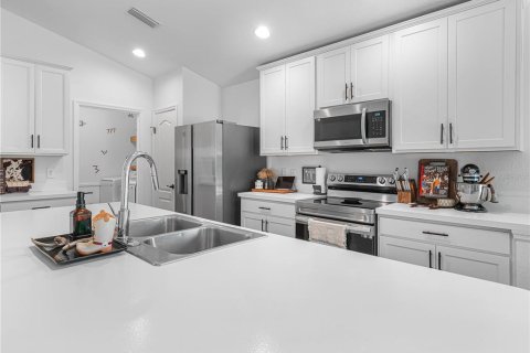 House in Frostproof, Florida 4 bedrooms, 182.55 sq.m. № 1853489 - photo 12