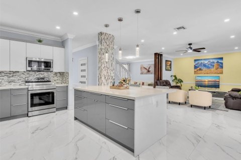 Купить виллу или дом в Уэстон, Флорида 5 спален, 248.23м2, № 2085374 - фото 12