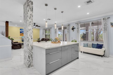 Купить виллу или дом в Уэстон, Флорида 5 спален, 248.23м2, № 2085374 - фото 14