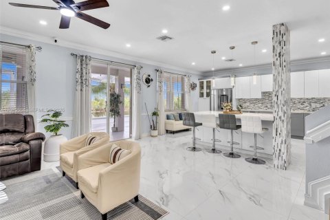 Купить виллу или дом в Уэстон, Флорида 5 спален, 248.23м2, № 2085374 - фото 10
