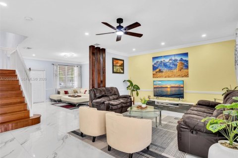 Купить виллу или дом в Уэстон, Флорида 5 спален, 248.23м2, № 2085374 - фото 6
