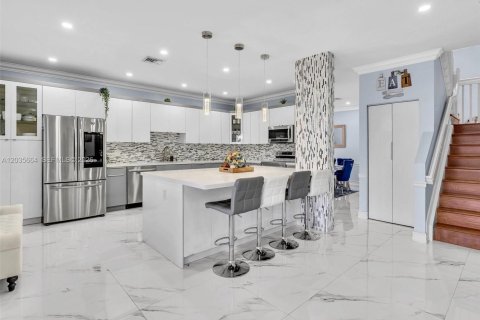 Купить виллу или дом в Уэстон, Флорида 5 спален, 248.23м2, № 2085374 - фото 18