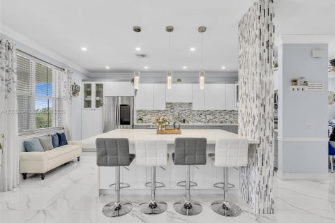 Купить виллу или дом в Уэстон, Флорида 5 спален, 248.23м2, № 2085374 - фото 11