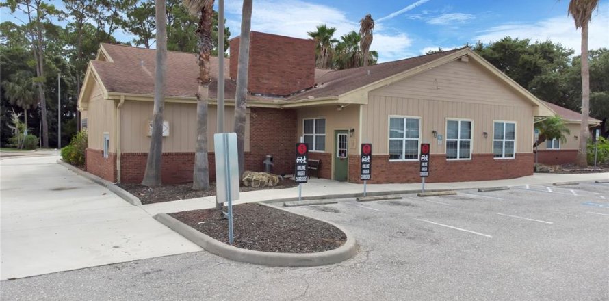Commercial property in Port Charlotte, Florida 550.35 sq.m. № 2306279