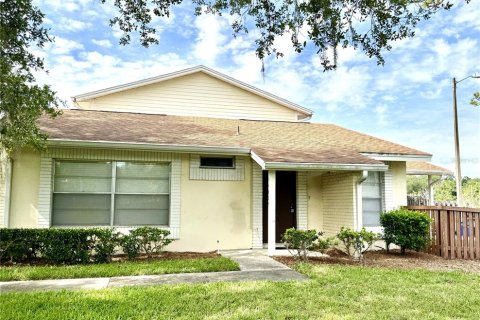 Adosado en Lutz, Florida 2 dormitorios, 86.4 m2 № 2116015