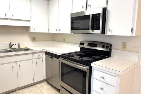 Adosado en alquiler en Lutz, Florida, 2 dormitorios, 86.4 m2 № 2116015 - foto 6