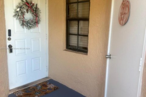 Condo in Homestead, Florida, 2 bedrooms  № 1461102 - photo 11