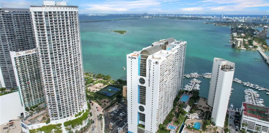 Condominio en Miami, Florida, 1 dormitorio № 1861699